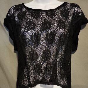 NWT Eyeshadow Black and White Flutter Sleeve Crop Blouse